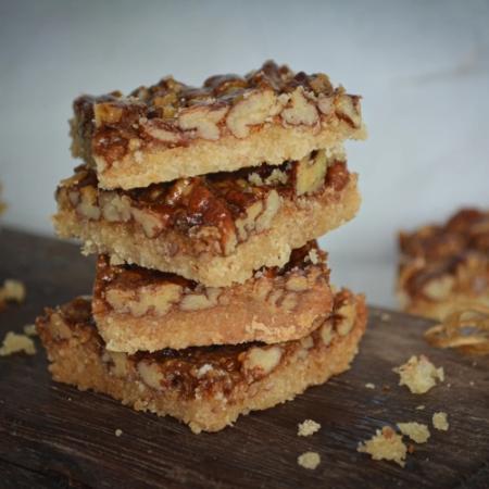 Caramel pecan bars