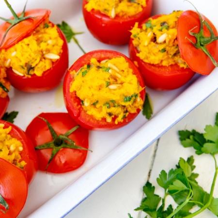 Gevulde tomaten met scrambled egg