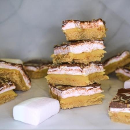 Marshmallows shortbread