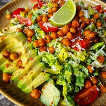Salade met gegrilde kikkererwten