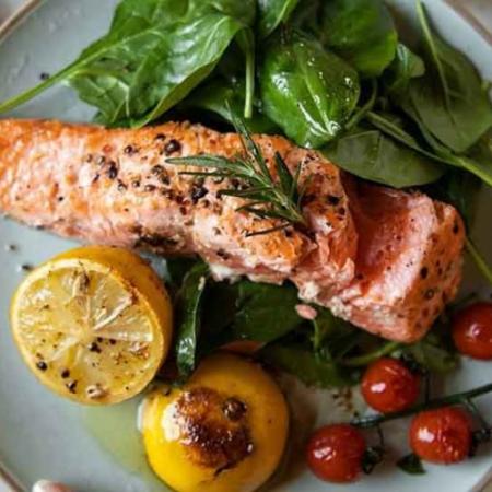 Kruidige zalm uit de oven met citroen